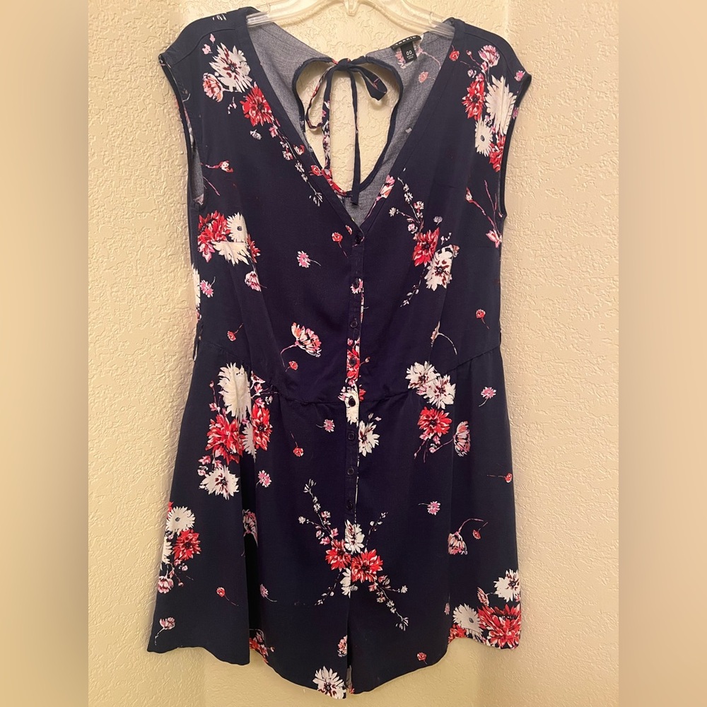 Torrid Preloved Romper Size 00 (medium) W/belt loops, no belt - Picture 1 of 9
